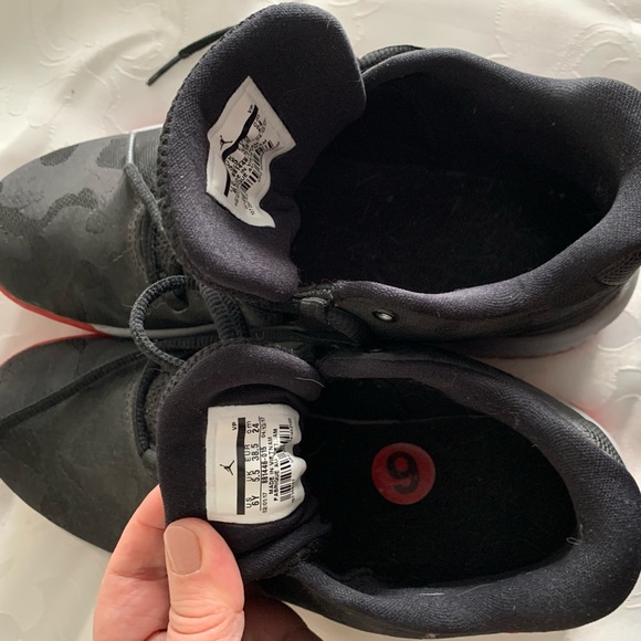 Air Jordan 11 black youth size 6 authentic - Picture 9 of 10